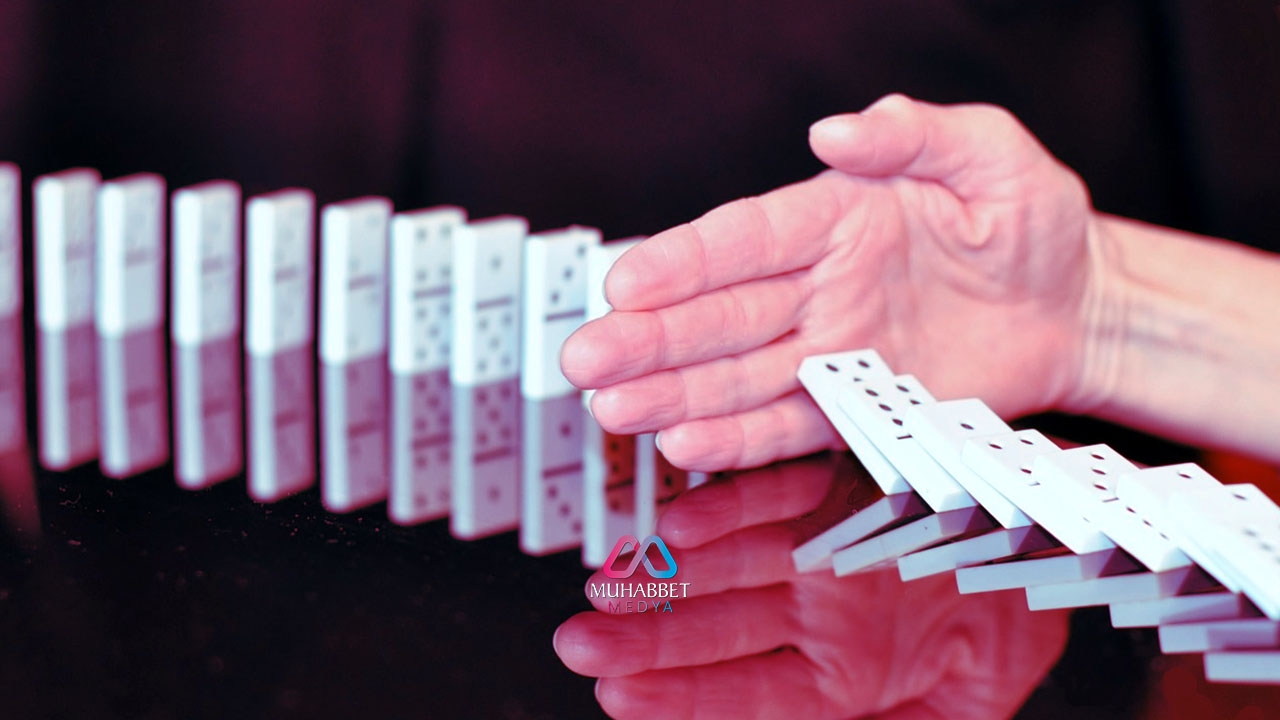 Biri birinin kötülük yaptığını gördüğünde nasıl düzeltmeli? Kötülük yapana nasıl davranmalı?