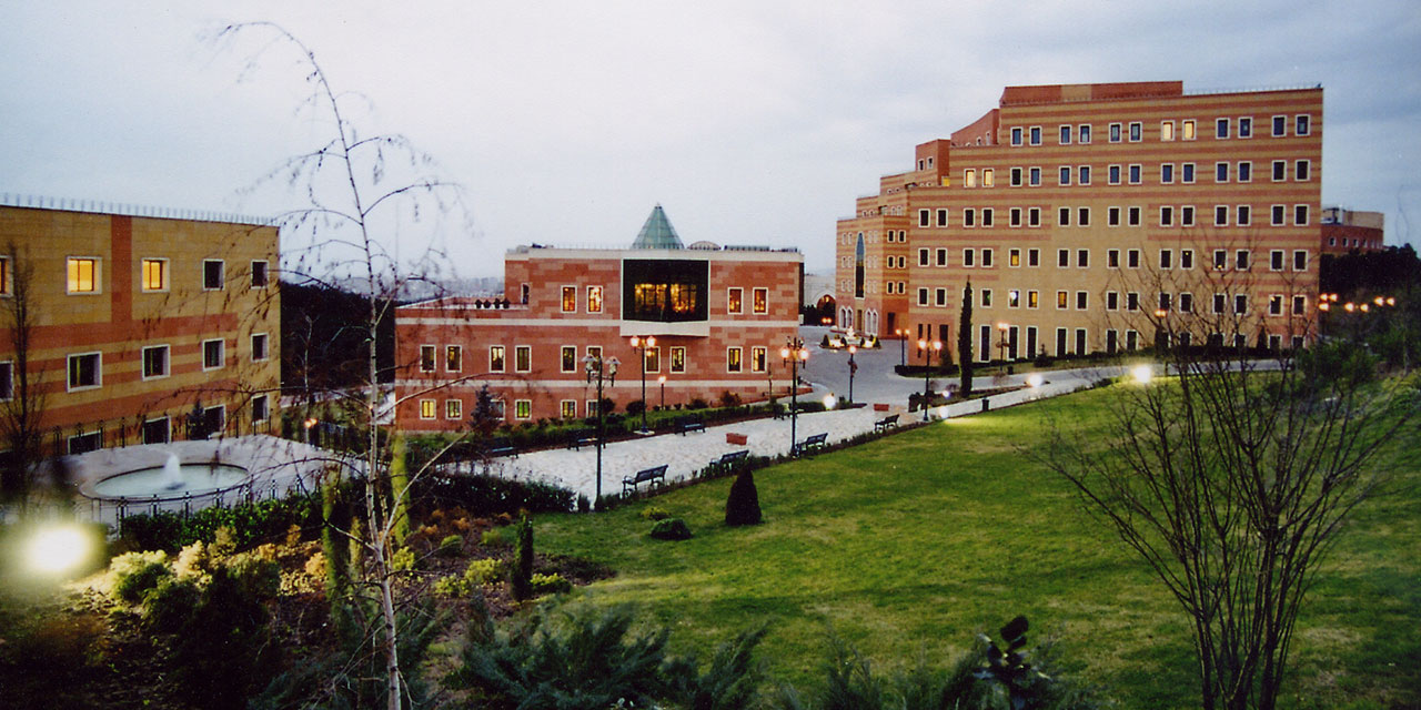 Kadın Rektör ve Açık-Saçık Kıyafetlerin Sınırlandırılması
