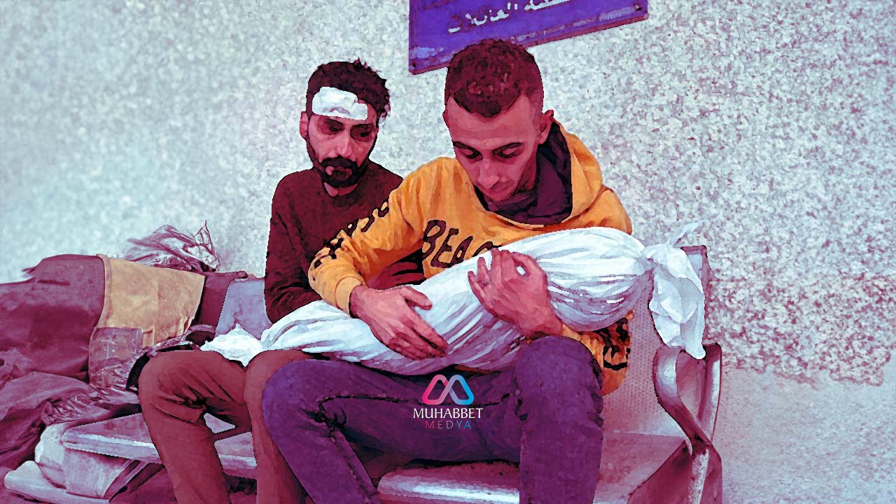 Elinde şehit çocuğunu taşıyan Filistinli babalar nasıl şükredip “Elhamdülillah” diyor