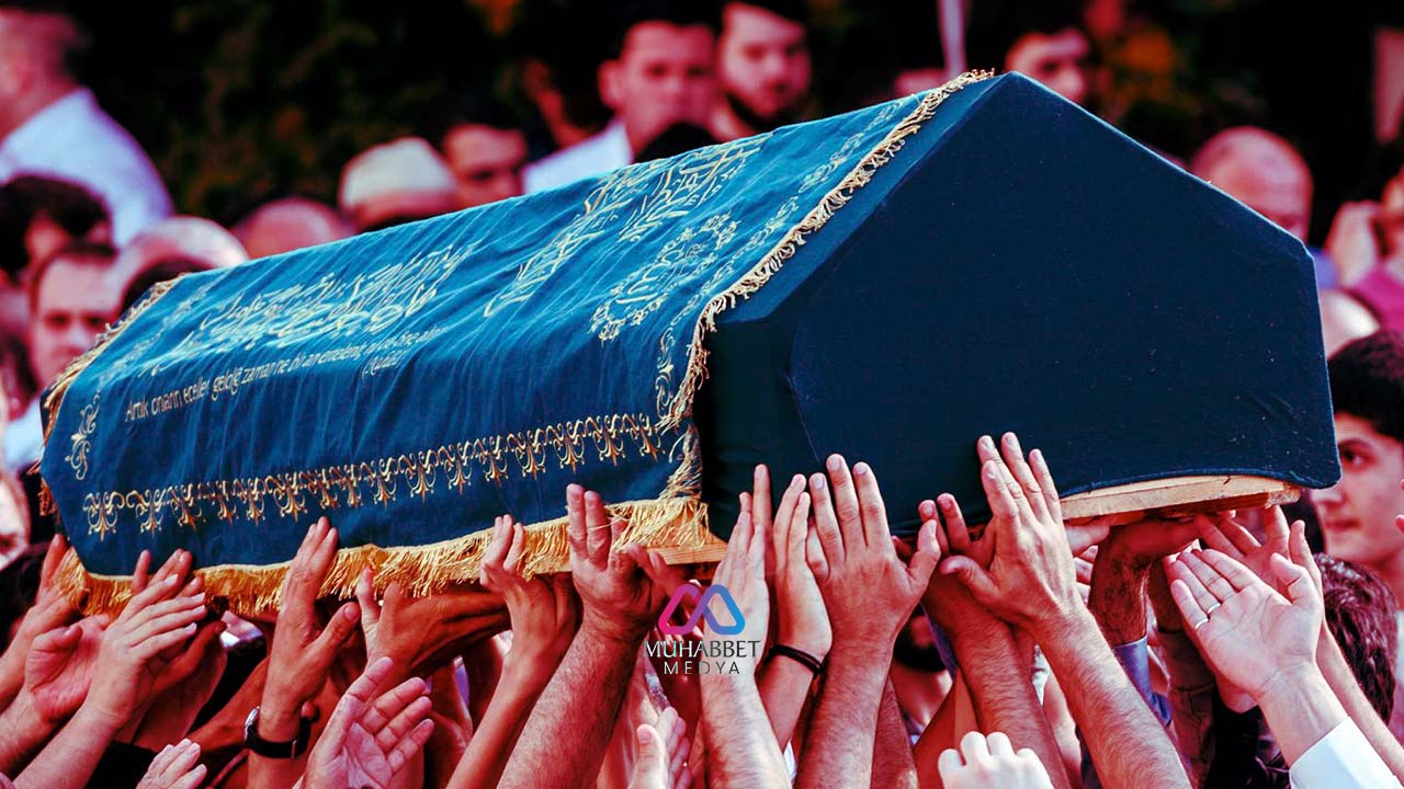 Kırdığın putta İbrahim, taptığında Karunsun