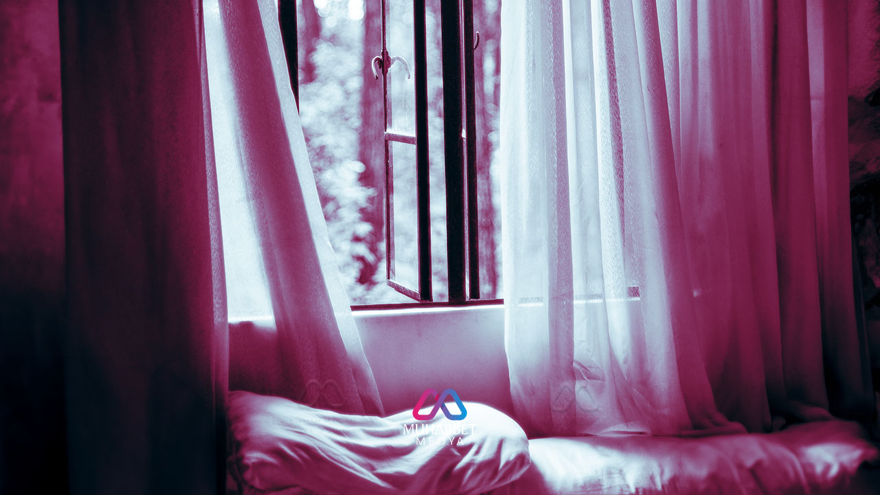 Henüz kaleme dökülmemiş şiirler de bir mektup gibi uçar gider ruhlar arasında