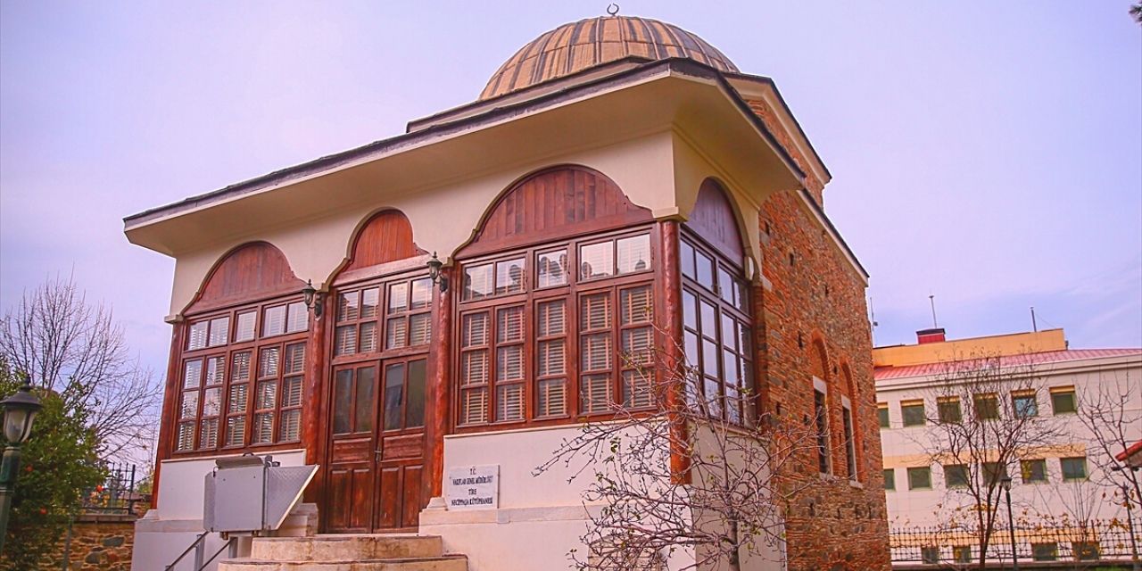 Bir Sürgün İki Eser!