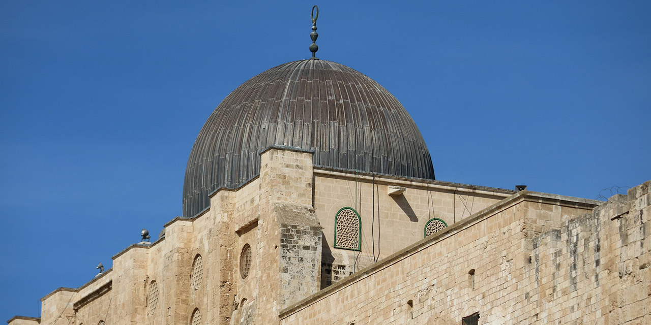 Mescitlerde Allah’ı anmaktan men edenlerden daha zalim var mı?