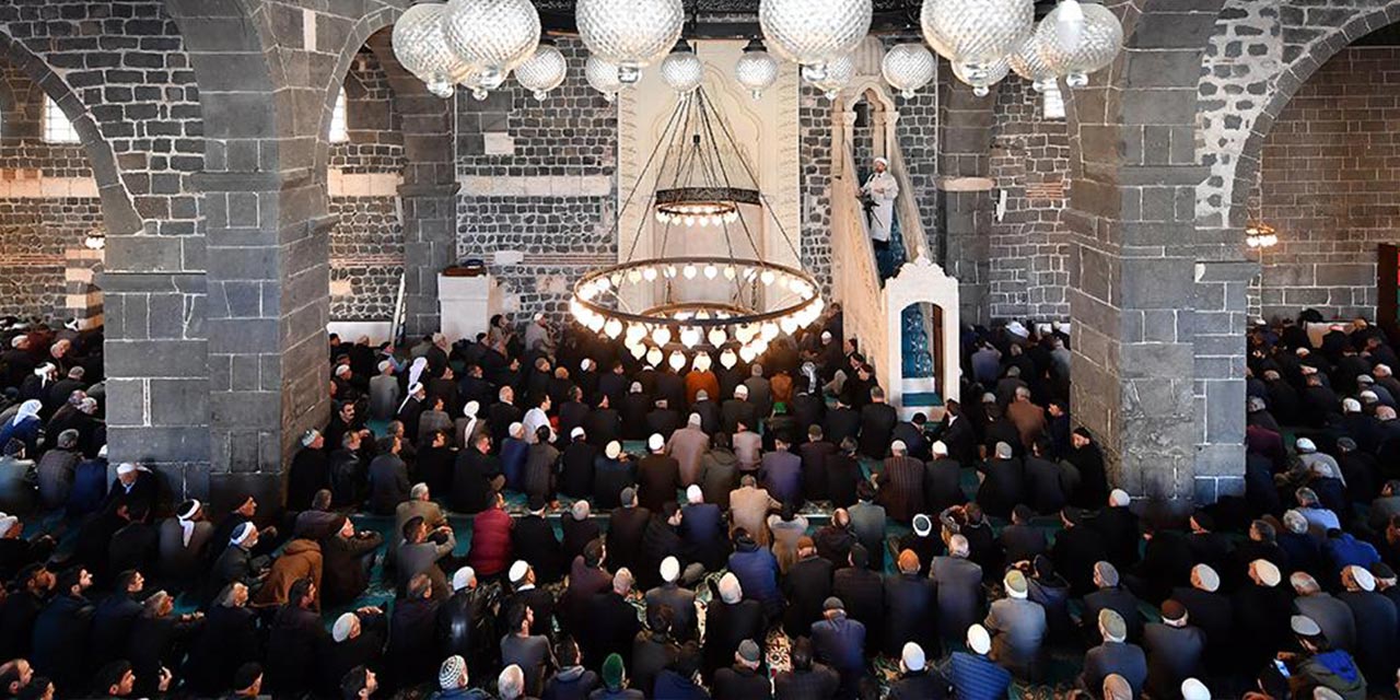 Cuma Hutbesi: Merhamet Toplumu