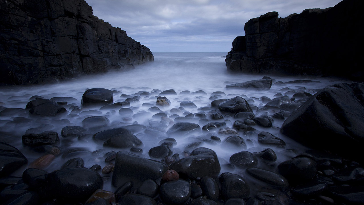 Hazreti Ali'ye sorarlar: “Başımıza gelen musîbet imtihan mıdır, yoksa ceza mı?”