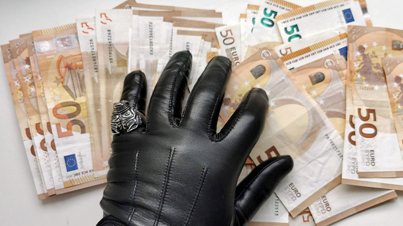 Toplumsal bir hastalık olarak malların haksız yenilmesi ne anlama gelir?