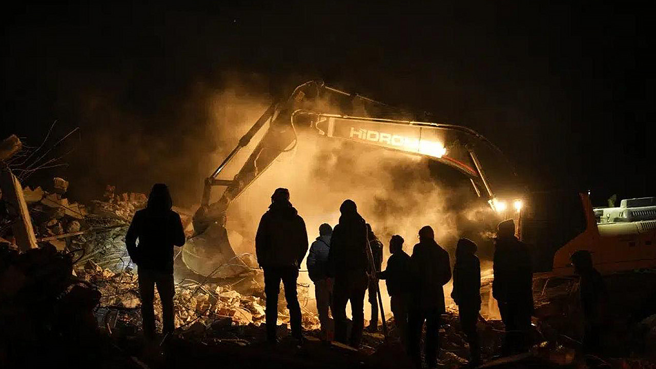 6 Şubat 2023 Depremi ve Mahşerin Provası