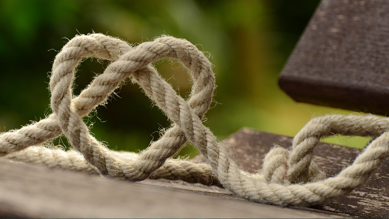 Hayatın zorluklarıyla nasıl mücadele etmeliyiz?