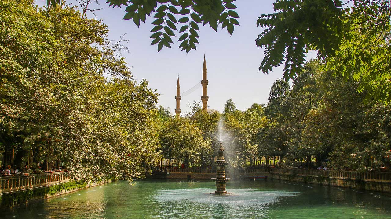 Sadece bu ayetlerde geçen nimetlere bakarak bile Rabbimizle konuşabiliriz