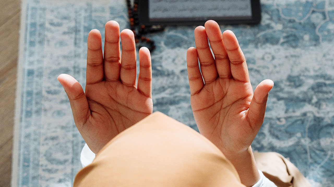 Yanımızda bulunmayan bir kişi için dua edersek ne olur? Başkası için dua etmek nasıl olmalı?