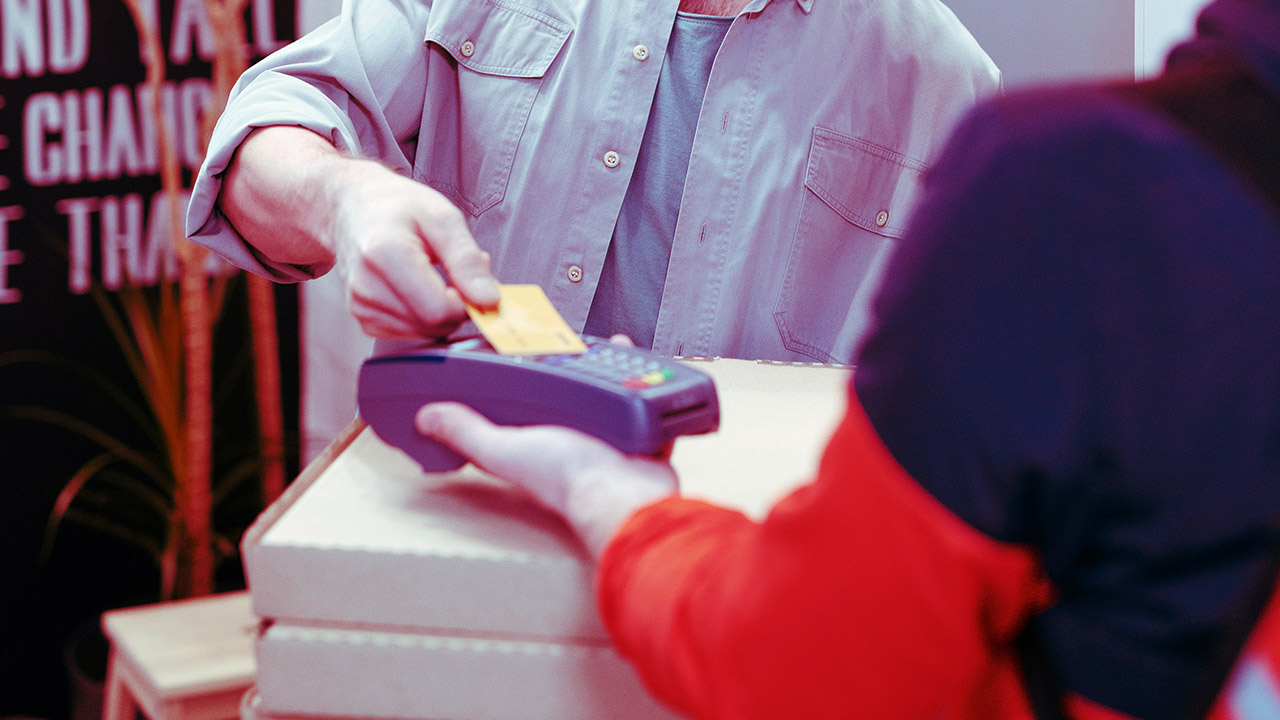 İnsanın kendi malını bu şekilde yemesi onu Allah’a isyan yolunda kullanmasıdır