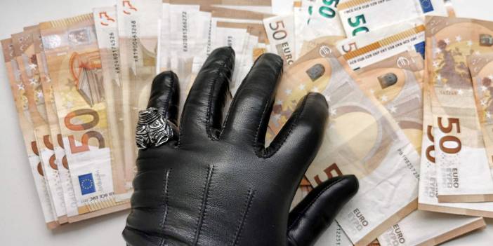 Toplumsal bir hastalık olarak malların haksız yenilmesi ne anlama gelir?