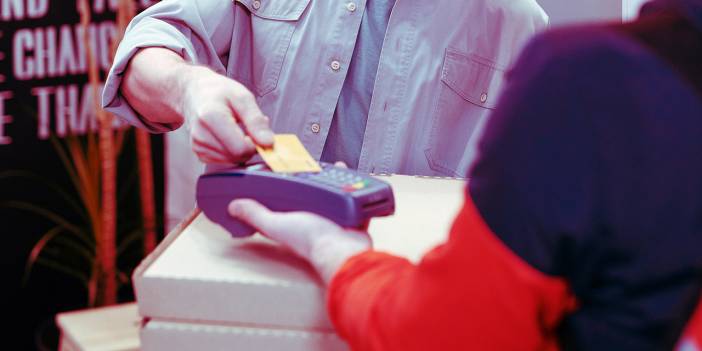 İnsanın kendi malını bu şekilde yemesi onu Allah’a isyan yolunda kullanmasıdır